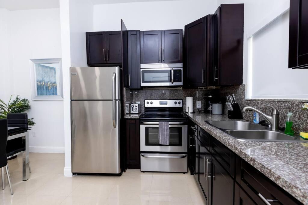 Comfortable 4Br Townhome At Calle 8 Miami Bagian luar foto